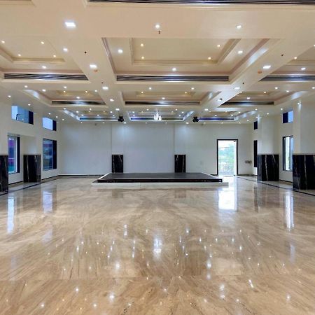 Vedika Garden Hotel Lonavala Bagian luar foto