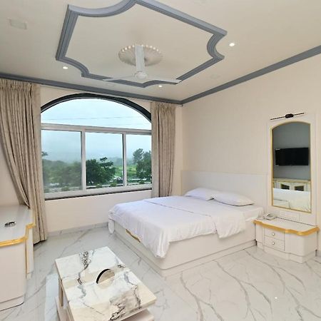 Vedika Garden Hotel Lonavala Bagian luar foto