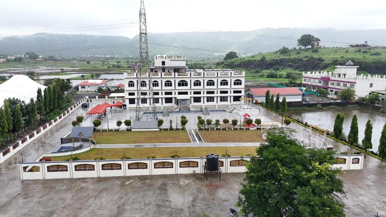 Vedika Garden Hotel Lonavala Bagian luar foto