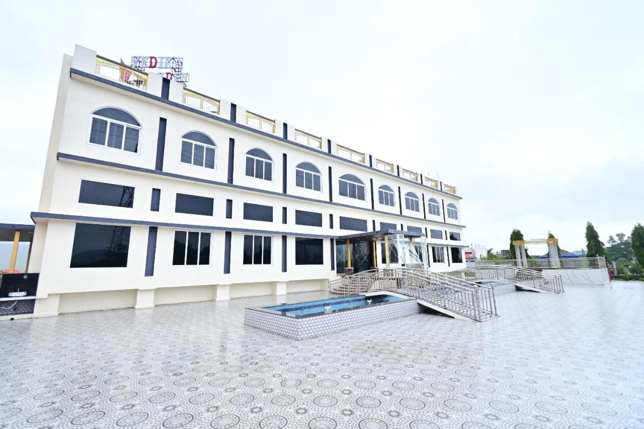 Vedika Garden Hotel Lonavala Bagian luar foto