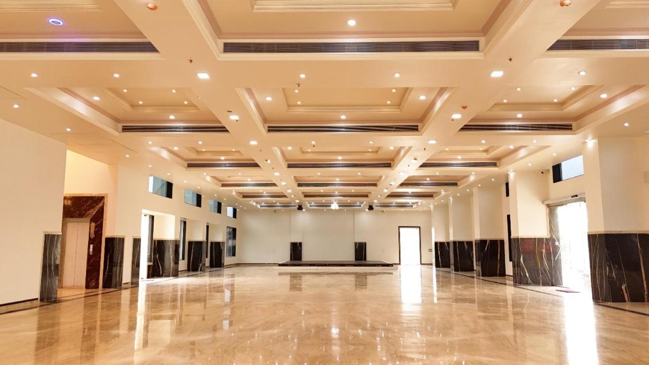 Vedika Garden Hotel Lonavala Bagian luar foto