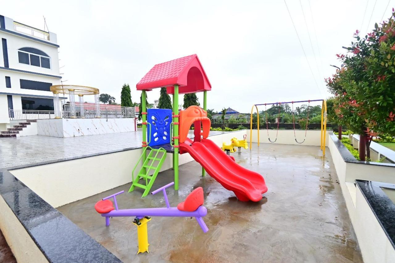 Vedika Garden Hotel Lonavala Bagian luar foto