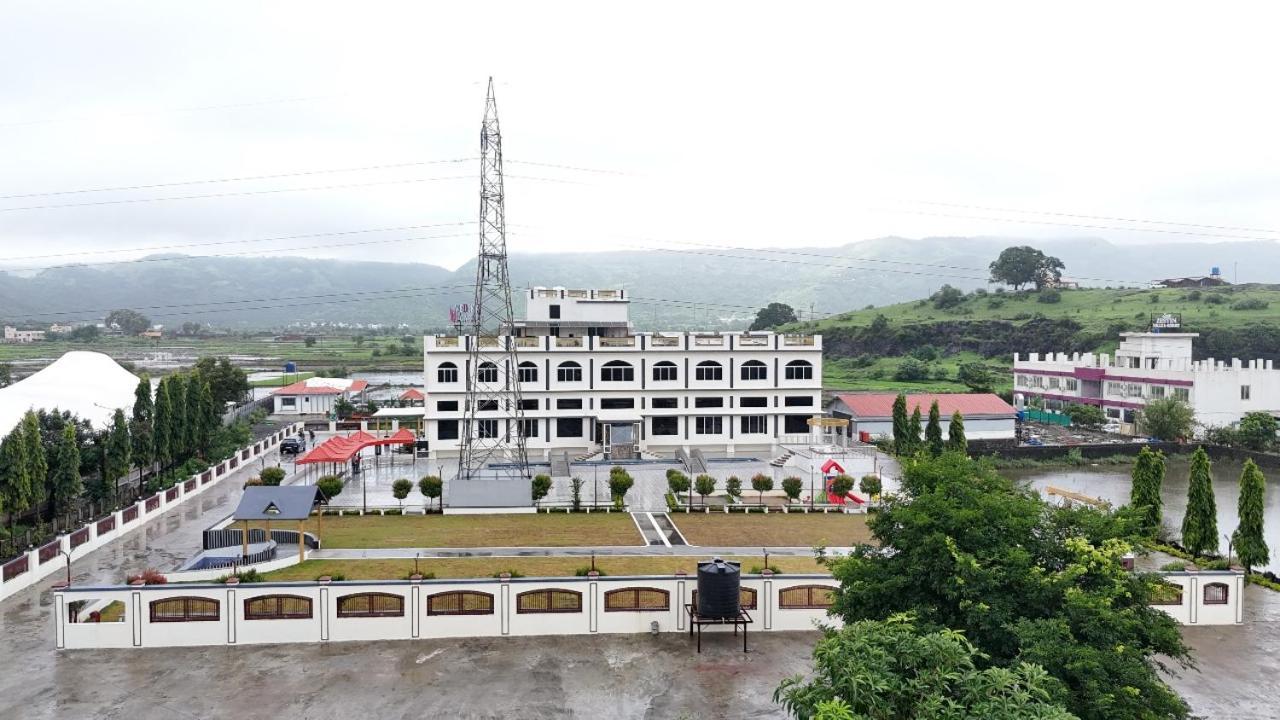 Vedika Garden Hotel Lonavala Bagian luar foto